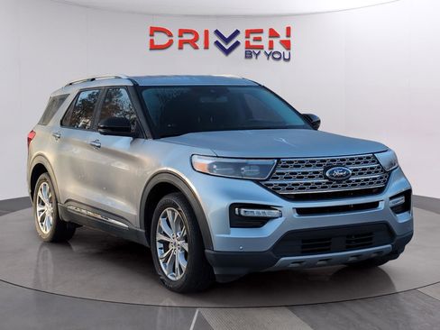 Used 2022 Ford Explorer Limited w/ Equipment Group 301A image 7