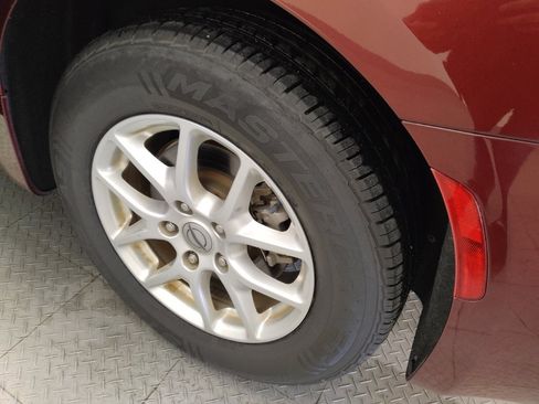 Used 2022 Chrysler Voyager LX image 31