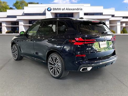 New 2026 BMW X5 xDrive40i w/ M Sport Package AWD/4WD image 7