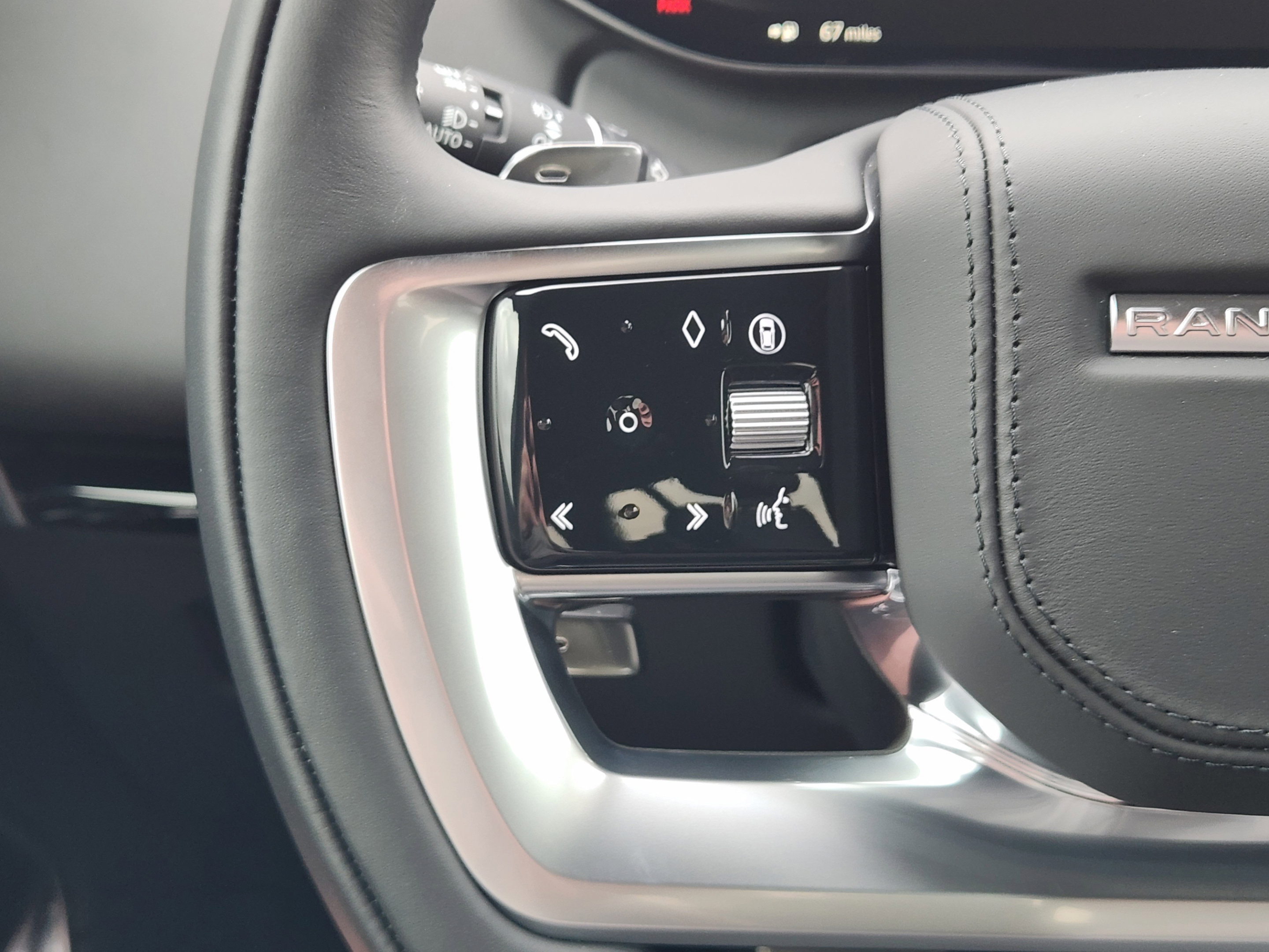 New 2026 Land Rover Range Rover SE AWD/4WD image 21