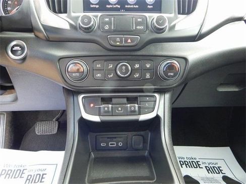 Used 2024 GMC Terrain SLT image 22