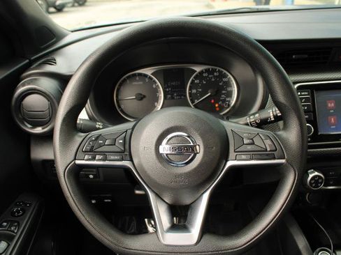 Used 2020 Nissan Kicks S FWD image 9