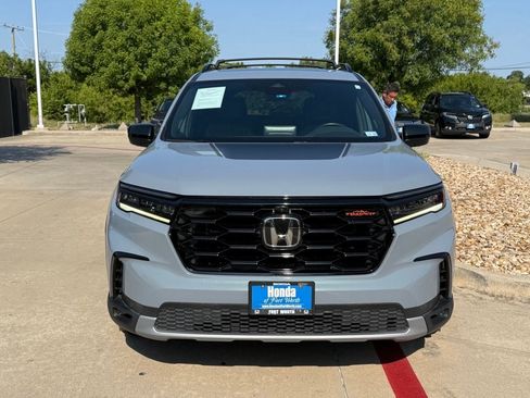 Used 2023 Honda Pilot TrailSport image 9