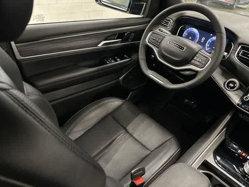Used 2024 Jeep Wagoneer L Series II w/ Flexible Seating Group RWD image 12