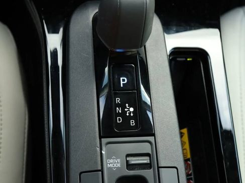 Used 2024 Toyota Prius XLE AWD/4WD image 27