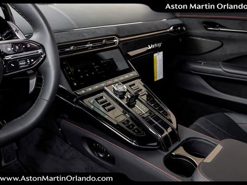 Used 2025 Aston Martin V8 Vantage Coupe image 9