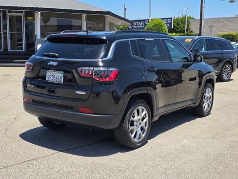 Used 2023 Jeep Compass Latitude AWD/4WD image 6