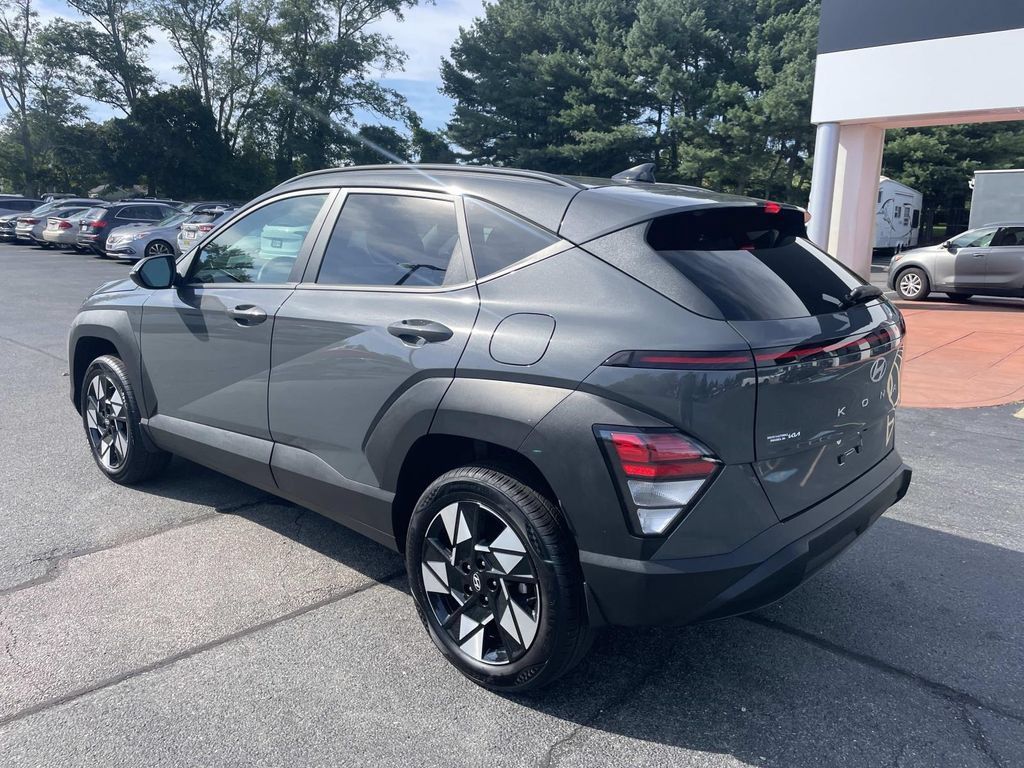 Used 2025 Hyundai Kona SEL AWD/4WD image 3