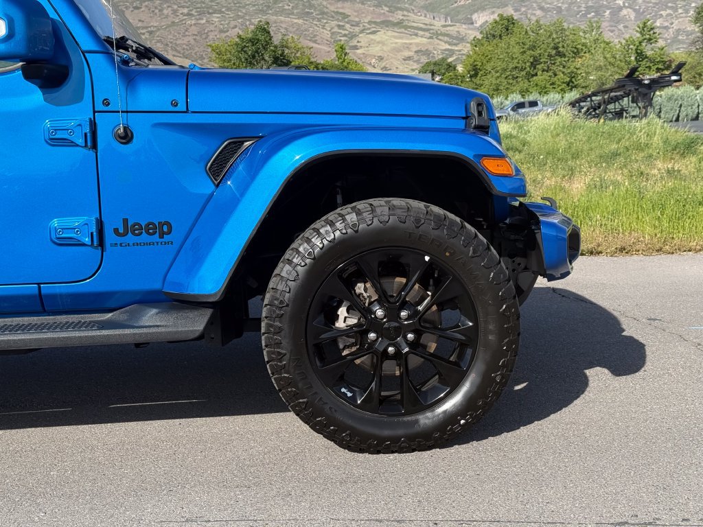 Used 2023 Jeep Gladiator Overland AWD/4WD image 3