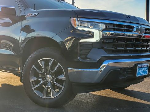 Certified 2022 Chevrolet Silverado 1500 LT image 2