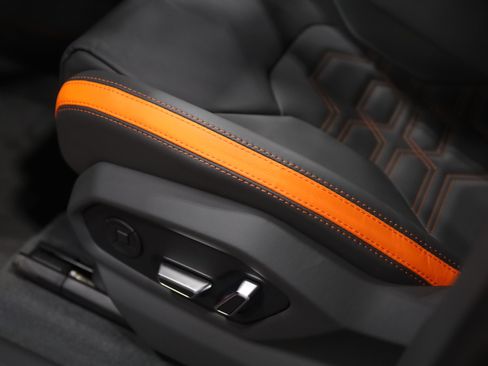 Used 2025 Lamborghini Urus SE AWD/4WD image 15