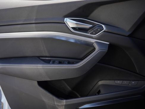 Used 2023 Audi e-tron Premium Plus image 36