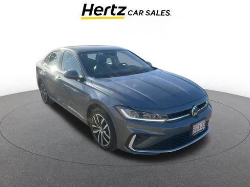 Used 2025 Volkswagen Jetta SE image 1