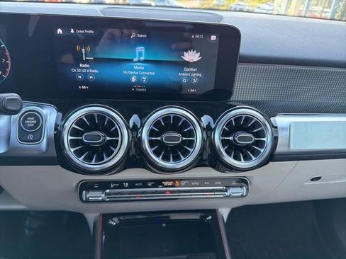 Used 2022 Mercedes-Benz GLB 250 4MATIC image 19