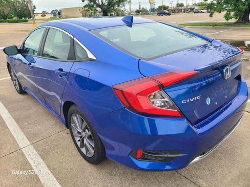 Used 2019 Honda Civic EX image 4