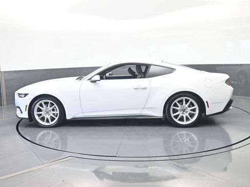 Used 2024 Ford Mustang Coupe RWD image 3