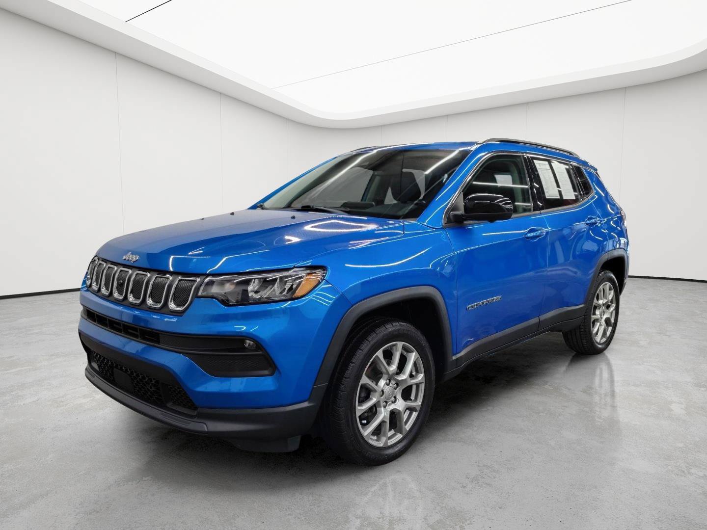 Used 2022 Jeep Compass Latitude AWD/4WD image 32