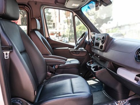 Used 2020 Mercedes-Benz Sprinter 2500 image 24