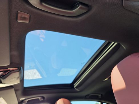 Used 2024 BMW 330i Sedan w/ Premium Package image 20