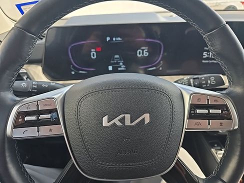 Used 2024 Kia Telluride EX w/ EX Captain's Chair Package AWD/4WD image 5