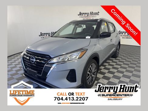 Used 2024 Nissan Kicks SV FWD image 1