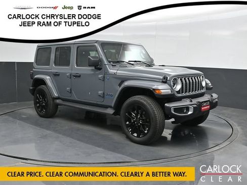 Used 2025 Jeep Wrangler Unlimited Sahara AWD/4WD image 5