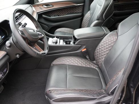 Used 2025 Jeep Grand Cherokee Summit w/ Obsidian Package AWD/4WD image 6