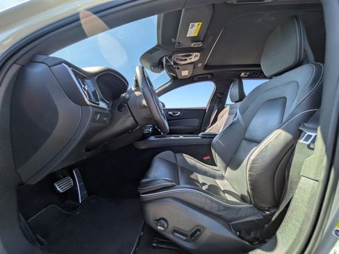 Used 2020 Volvo V60 T6 R-Design image 14