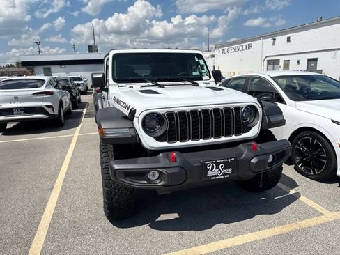 Used 2026 Jeep Wrangler Unlimited Rubicon AWD/4WD image 4