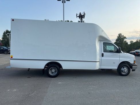 New 2025 Chevrolet Express 3500 w/ Power Convenience Package image 7