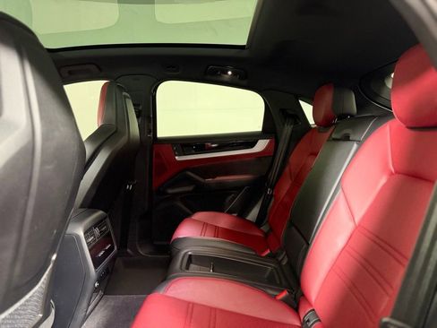 Used 2024 Porsche Cayenne Coupe image 20