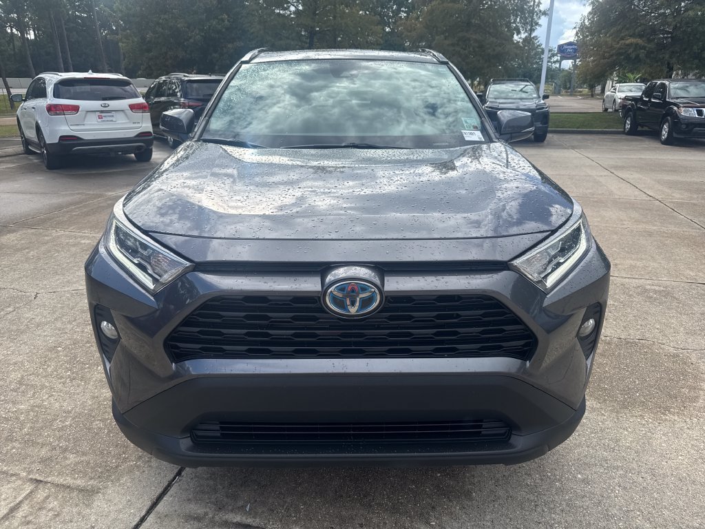 Used 2021 Toyota RAV4 XLE w/ Convenience Package AWD/4WD image 4