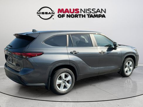 Used 2023 Toyota Highlander LE AWD/4WD image 13