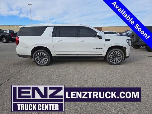 Used 2024 GMC Yukon XL Denali Ultimate image 1