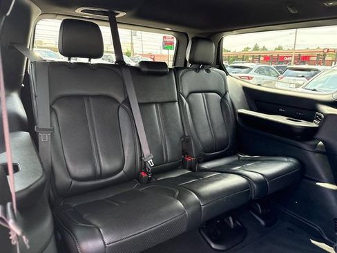 Used 2024 Jeep Wagoneer Series III AWD/4WD image 12