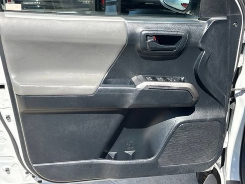 Used 2016 Toyota Tacoma SR5 w/ SR5 Appearance Package (SN) RWD image 13