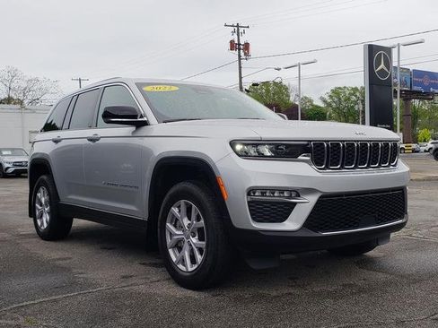 Used 2022 Jeep Grand Cherokee Limited image 4