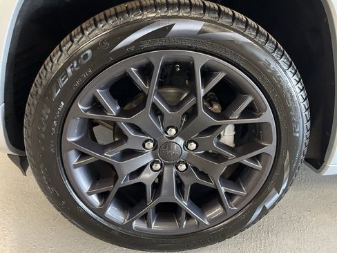 Used 2024 Jeep Grand Cherokee Summit w/ High Altitude Package image 7