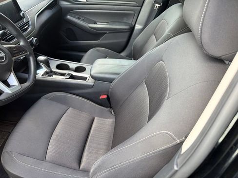 Used 2025 Nissan Altima 2.5 SV FWD image 3