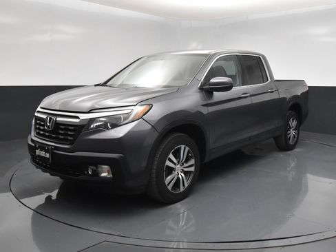 Used 2017 Honda Ridgeline RTS image 2