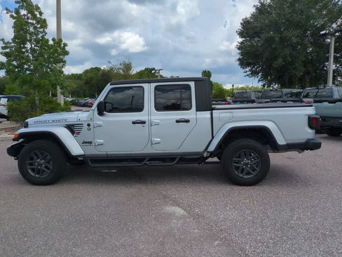Used 2024 Jeep Gladiator Sport AWD/4WD image 3