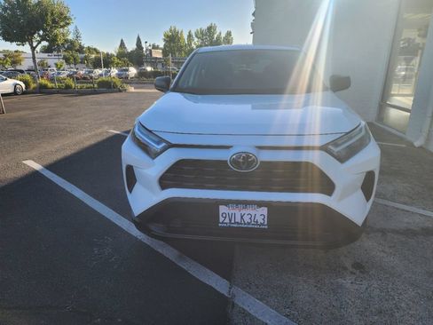 Used 2023 Toyota RAV4 LE FWD image 6