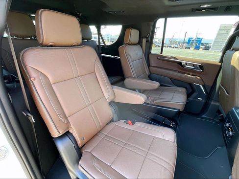 New 2026 Chevrolet Suburban High Country image 26