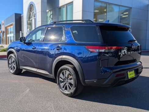 Used 2024 Nissan Pathfinder SV image 3
