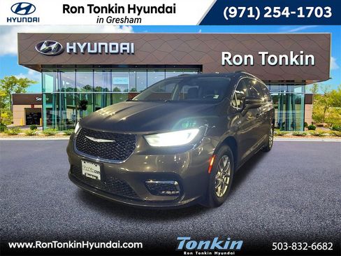 Used 2021 Chrysler Pacifica Touring image 1