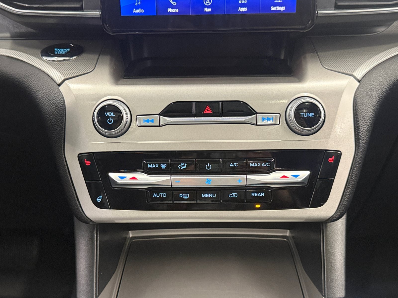 Used 2022 Ford Explorer XLT w/ Equipment Group 202A AWD/4WD image 21