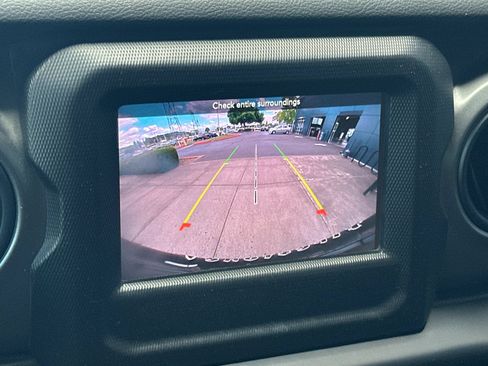 Used 2023 Jeep Wrangler Unlimited AWD/4WD image 17