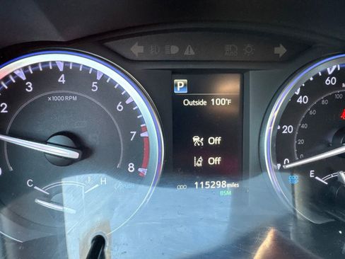 Used 2019 Toyota Highlander XLE FWD image 16