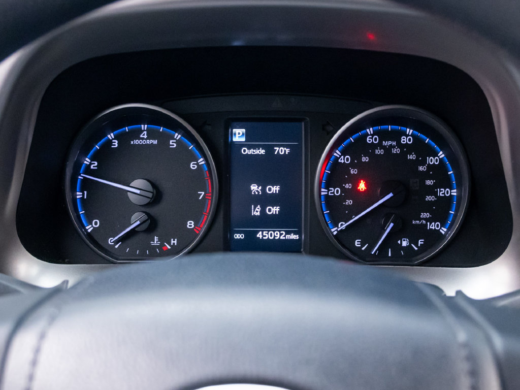 Used 2018 Toyota RAV4 LE FWD image 23