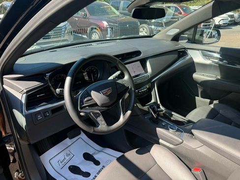 Used 2025 Cadillac XT5 Premium Luxury image 3